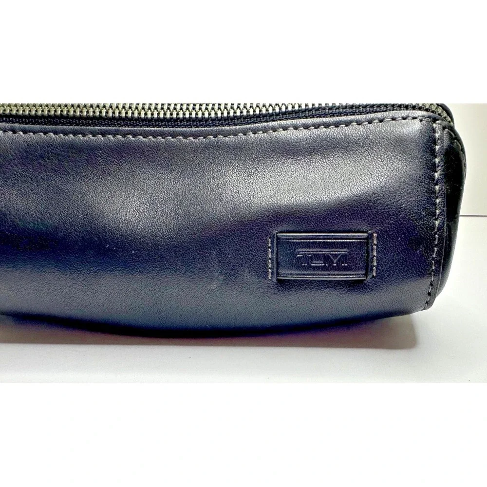 Tumi Black Leather Toiletry Kit Travel Bag Dopp Kit Round Zippered Loop Handle